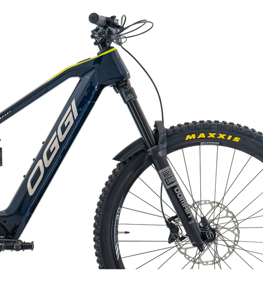 Oggi Potenza Sport 2025 — detalhe do cockpit Race Face Chester 35mm com ciclocomputador Shimano EM800