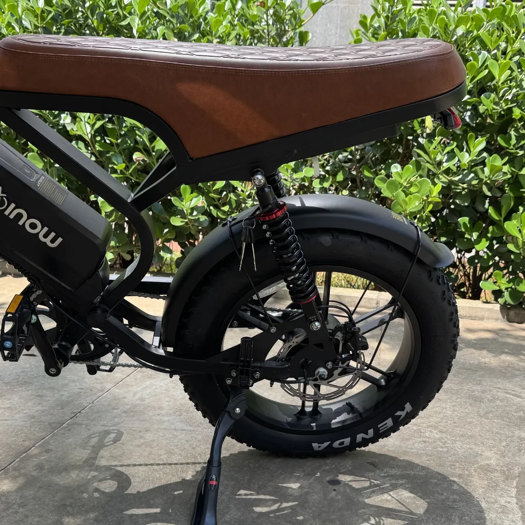 Inow V40 Pro 1000W — detalhe do sistema de alarme NFC e trava na roda, bicicleta elétrica tipo scooter