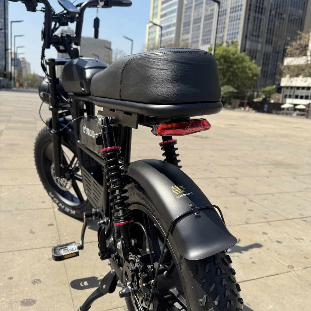 Inow V35 1000W preto — detalhe do painel de controle, freios hidráulicos e sistema de marchas Shimano