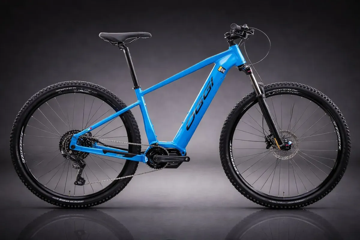 Detalhe do motor mid-drive Oggi T-110 110Nm e transmissão Shimano Cues 10v com corrente Linkglide na Big Wheel 8.2