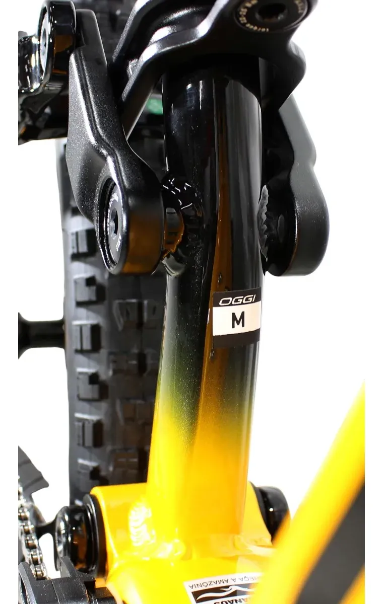 Garfo RockShox dianteiro 160mm e amortecedor RockShox Deluxe Select+ traseiro da Oggi Razzo T-130