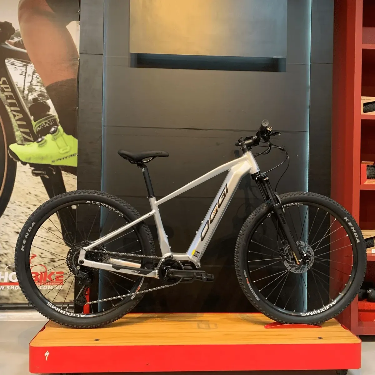 Motor mid-drive Oggi T-110 110Nm na Big Wheel 8.2 A29 — detalhe do sistema de propulsão e bateria 504Wh integrada