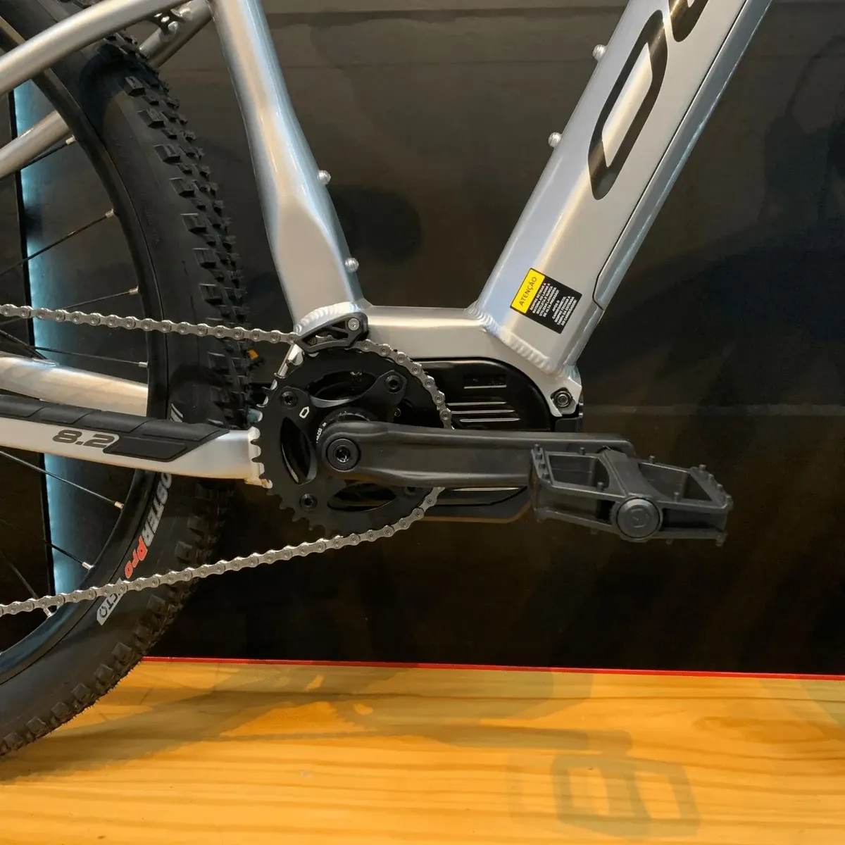 Oggi Big Wheel 8.2 A29 T-15 vista traseira — transmissão Shimano Cues 10v Linkglide e cubo Shimano TC500